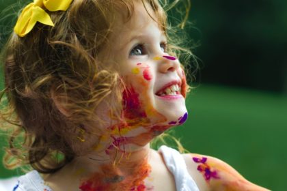 girl with paint of body