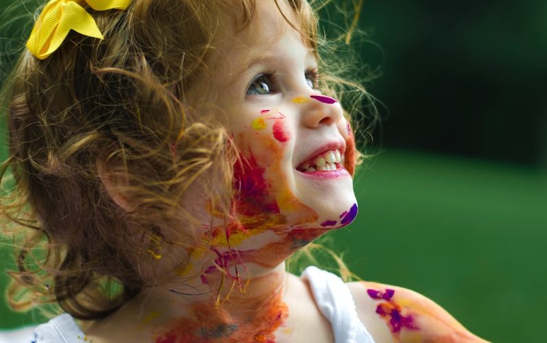 girl with paint of body